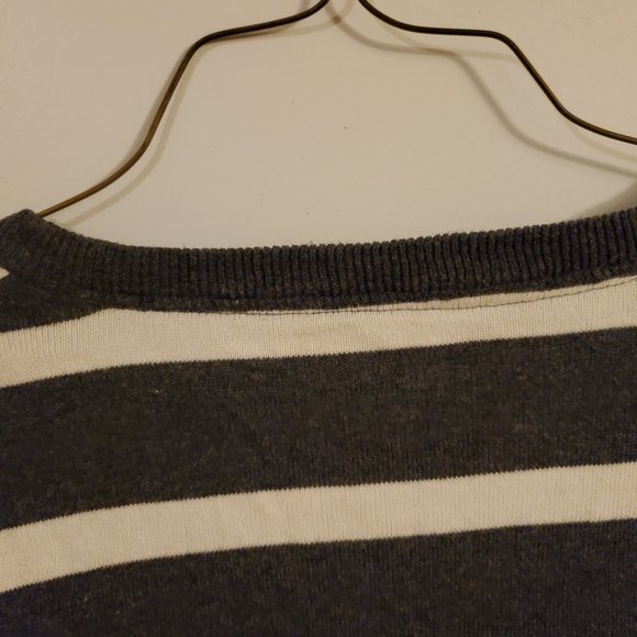 Aeropostale S/P Gray and White Striped Sweater - Picture 6 of 10